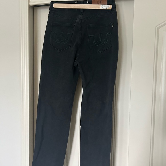 Fashion Brand Company Extra Big Butt Jeans - Picture 5 of 5